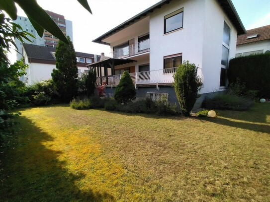 Freistehendes Einfamilienhaus in Groß-Gerau mit Doppelgarage und Schwimmbad