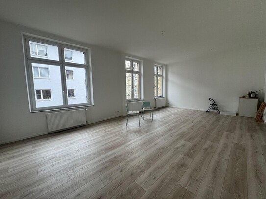 Renoviert, Waldnähe, Altbau, hohe Decken, Balkon, optimal für Familien