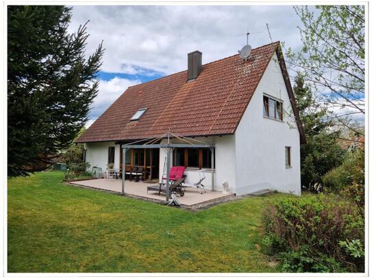 Geräumiges Einfamilienhaus auf 786 m² großem Grundstück in schönster Randlage von Tandern