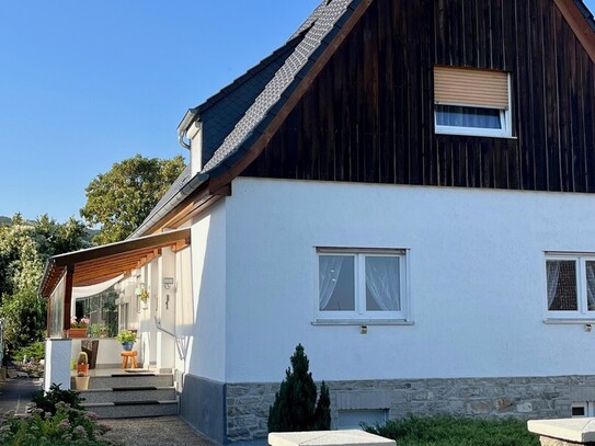 1-2 Familien Haus mit 8 Zimmern,Garten evtl.Baugrund sowie Garage und Stellplätzen in ruhiger Lage