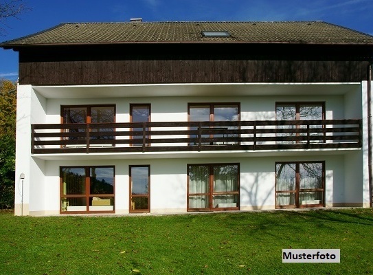 2-Familienhaus mit Terrasse und Garage