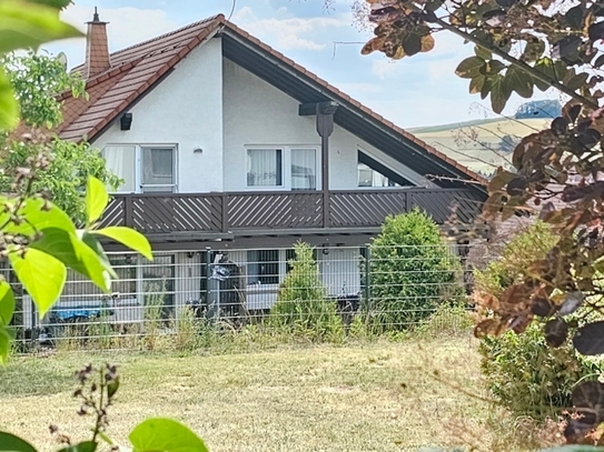 Wohnen im Grünen! Schöne Eigentumswohnung im gepflegten 5 Familienhaus zu verkaufen. Kapitalanlage!