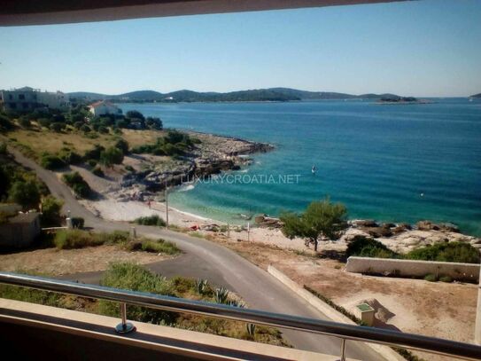 Großes Strandhaus in der Region Trogir in Kroatien zu verkaufen