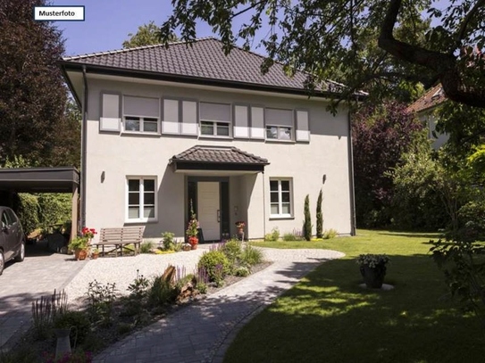 Teilungsversteigerung Zweifamilienhaus in 99326 Stadtilm, Unter dem Berge