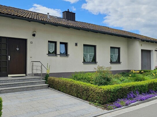 Blick in die Weite, Einfamilienhaus mit großzügiger Einliegerwohnung in Ortsrandlage - ohne Makler