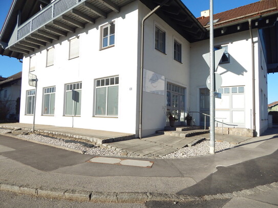 Einmalige Gelegenheit! Vollausgestatteter, moderner Friseursalon in Freilassing, frei ab 01.06.2025