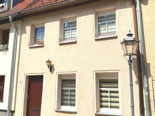 Stadthaus in zentraler Lage in einem beliebten Stadtviertel von Altenburg teilsaniert zu verkaufen