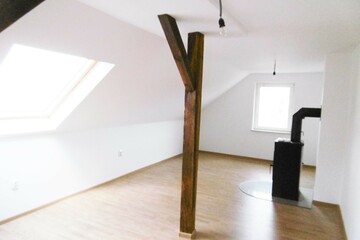 MIT BESONDEREM FLAIR !! FÜR INDIVIDUALISTEN !! EXTRAVAGANTE 3-ZI-DG-WOHNUNG / LOFT-ARTIG MIT HEIZ-KAMIN & GARTEN-NUTZUNG !!