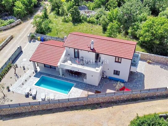 Krk, Punat. Newly built detached house with swimming pool.