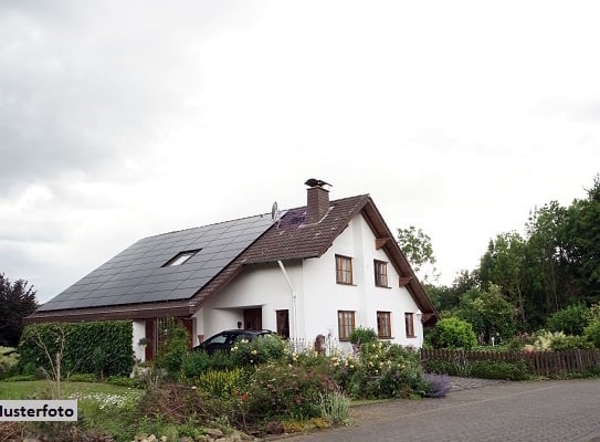 Freistehendes Einfamilienhaus und Garage + provisionsfrei +