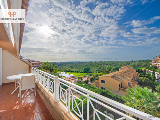 Penthouse-Wohnung mit 2 SZ
sowie Meer- und Bergpanorama-Blick von der privaten Dachterrasse