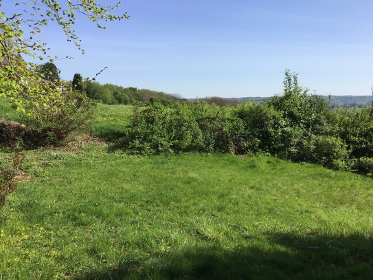 Grundstück mit 1502 m² voll erschlossen in gewachsenem Wohngebiet mit aufstehendem Bungalow (sanierungsbedürftig)