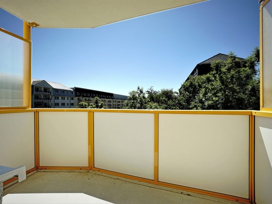 Willkommen Zuhause: großzügige Balkonwohnung mit modernem Wannenbad