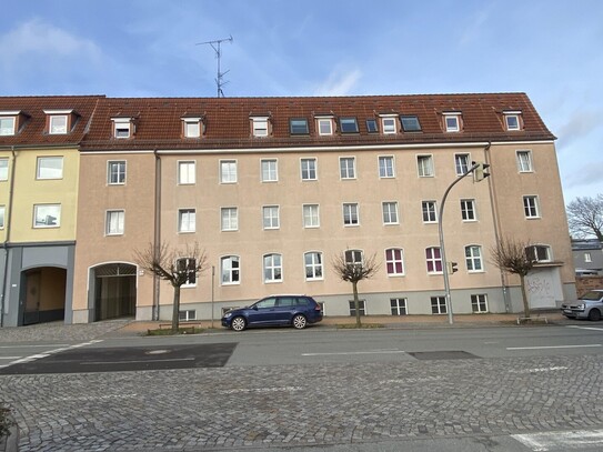 Schöne 2-Zimmer-Wohnung mit Einbauküche und Stellplatz!