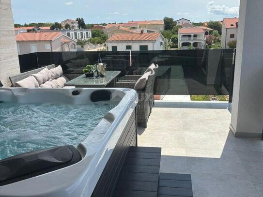 ZADAR, PRIVLAKA - Penthouse 130 m vom Meer entfernt