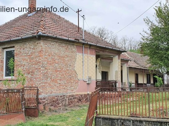 Zu renovierendes Einfamilienhaus in der Nähe des Plattensees mit großem Grundstück