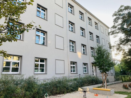 Stilvolle 3-Zi-DG-Wohnung, teilmöbl. und provisionsfrei, Top-Lage nahe P Berg, Stellplatz optional