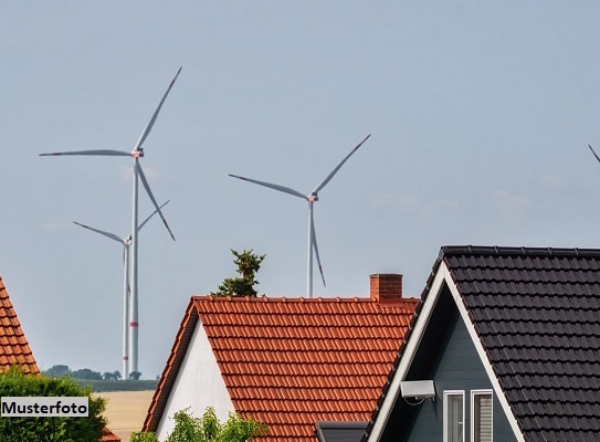 2 Einfamilienhäuser nebst Garagen und Garten