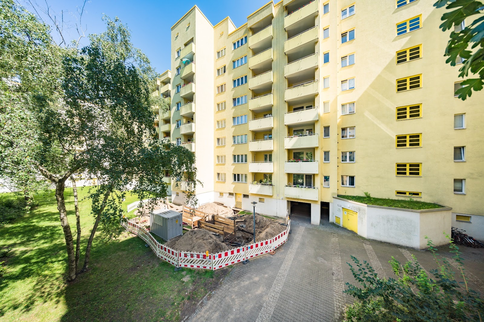 Mit neuem Bodenbelag! - Photo 1