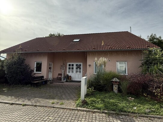 Exklusives Einfamilienhaus mit Einliegerwohnung und Pool – Ihr Traum vom Wohnen auf hohem Niveau