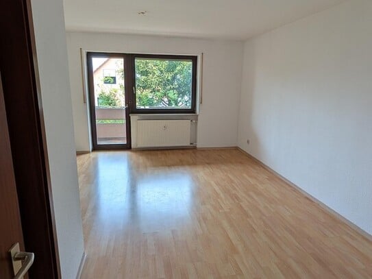 Ruhiges Single-Appartement mit großem Balkon & Stellplatz