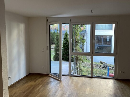 Neuwertige und Preiswerte 2,5 Zi. Hochpatere- Wohnung mit gehobener Ausstattung in Backnang