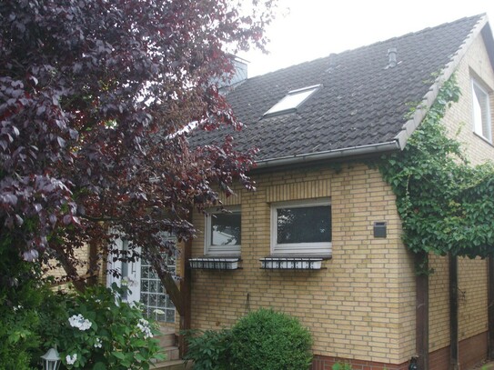 Einfamilienhaus mit Keller, Garage, Wintergarten in 23845 Oering