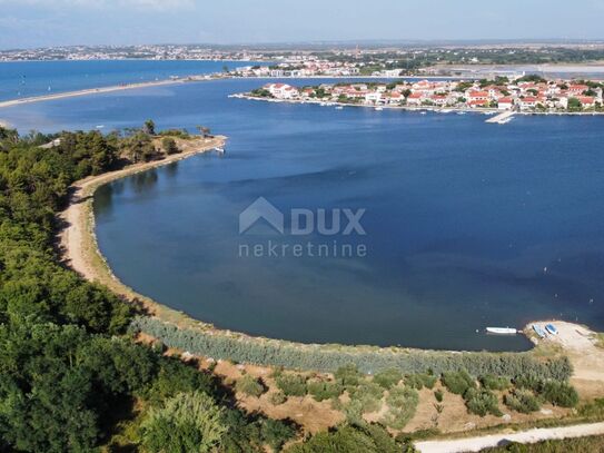 ZADAR, NIN – Grundstück 1. Reihe zum Meer mit Projektdokumentation