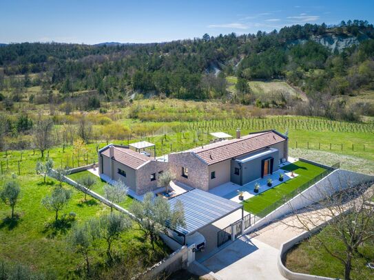 ISTRIEN, HUM – Moderne Villa mit schöner Aussicht in einzigartiger Lage