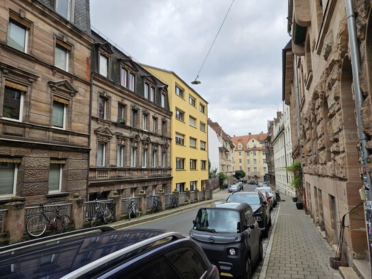 Freie, kernsanierte, 3 Zimmer Wohnung