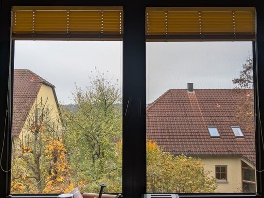 Toll geschnittene 4-Zimmer Wohnung mit Wintergarten