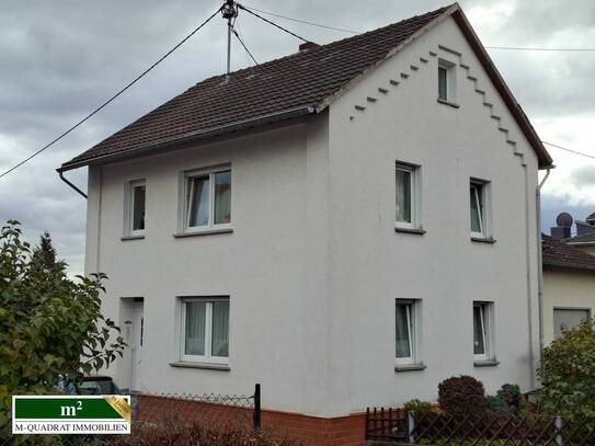 Top-gepflegtes Einfamilienhaus mit Garten-Pool
und Carport