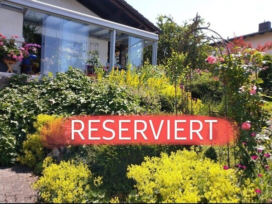 modernisierter Bungalow mit Garten und Einliegerwohnung in idyllischer Lage