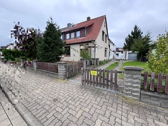 Doppelhaus (Vorderhaus) mit Garten und Garage zu vermieten