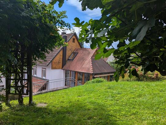 Zentral gelegenes Haus mit Wintergarten, Hof, Garten und Nebengebäude