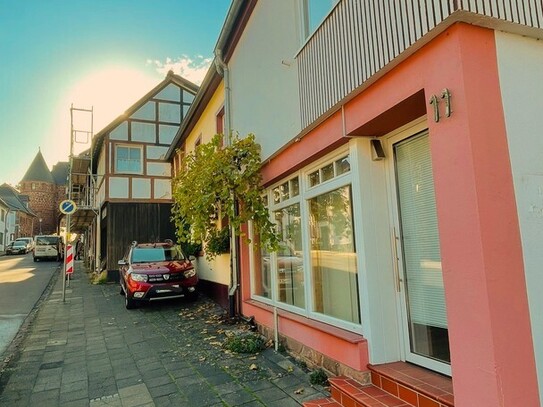 Charmante, lichtdurchflutete 3 Zimmerwohnung mit Dachterrasse im Herzen Nideggens