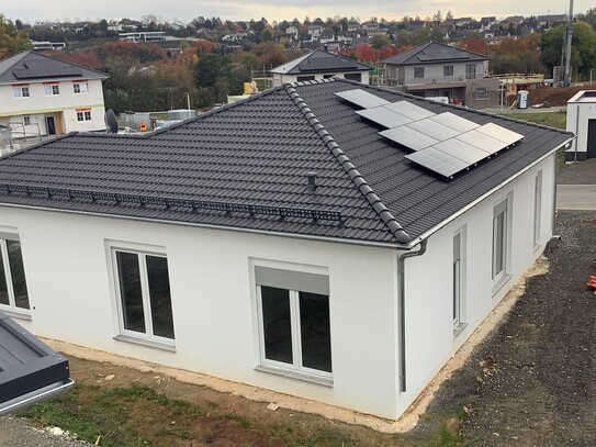 Neubau Bungalow mit Doppelgarage im Neubaugebiet Marien Höhe