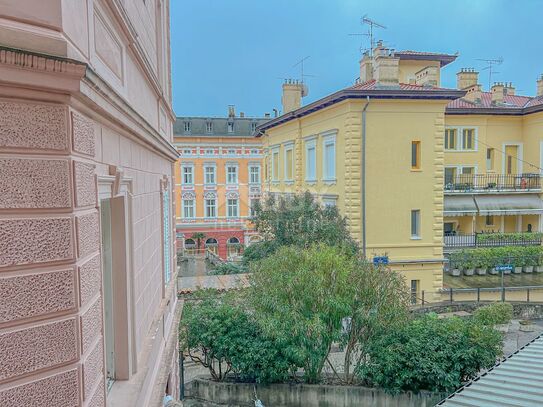 OPATIJA, ZENTRUM - NEU - größere Wohnung in einer gepflegten historischen Villa zur Dekoration, direkt im Zentrum