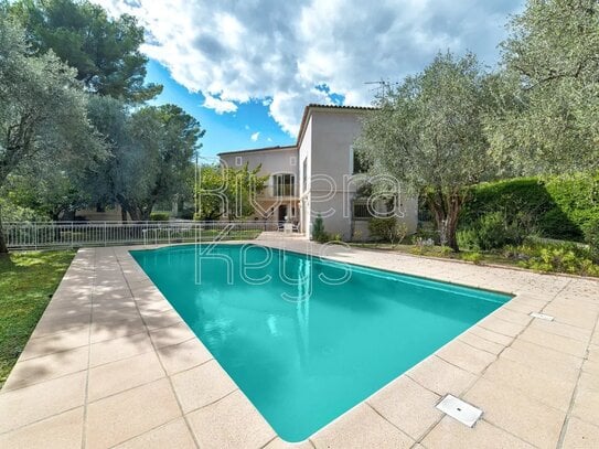 ROQUEFORT-LES-PINS: Charmantes provenzalisches Haus, 3 Schlafzimmer, Swimmingpool