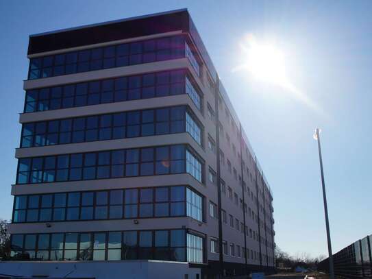Effizienzhaus in Top-Lage: Büroflächen ab 300 m² direkt am Flughafen