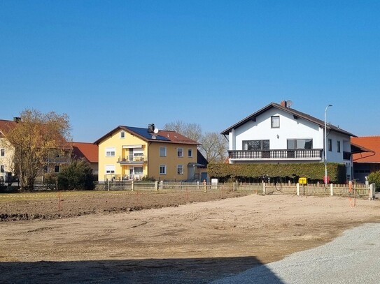 Grundstück mit Baugenehmigung für EFH mit Garage Nähe Regensburg