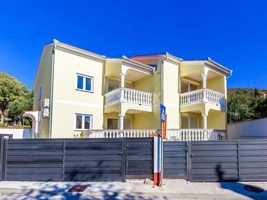 CRIKVENICA, DRAMALJ – Neu gebaute Villa mit zwei Swimmingpools!