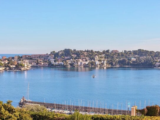 VILLEFRANCHE-SUR-MER : 3 pièces avec vue mer panoramique et piscine