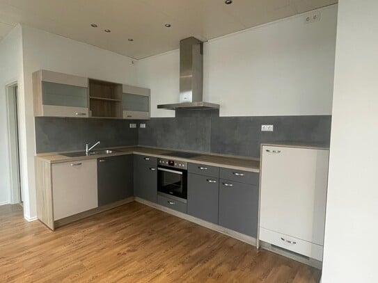 Neu renovierte 2,5-Zimmer-Maisonette-Wohnung mit Balkon und Einbauküche