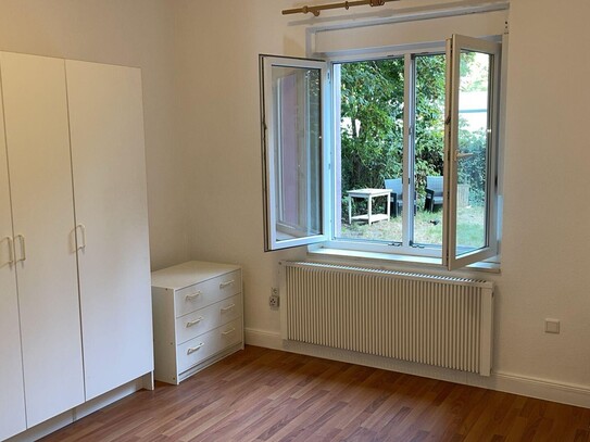 Erdgeschosswohnung mit wunderschönem Garten und Einbauküche in der Burgunderstraße 47, Düsseldorf