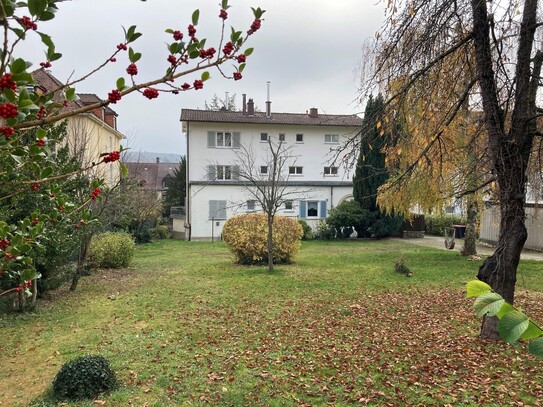 Schönes 3 -Zimmer-Domizil im Altbau mit großzügigem Garten & Terrass zu vermieten