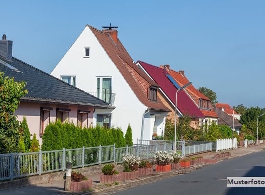 Einfamilienhaus mit Naturschwimmteich - provisionsfrei