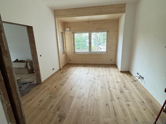 4 Zi. Wohnung mit Terrasse und eigenem Eingang