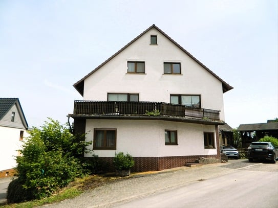 Mehrfamilienhaus mit großem Grundstück und Werkstatt