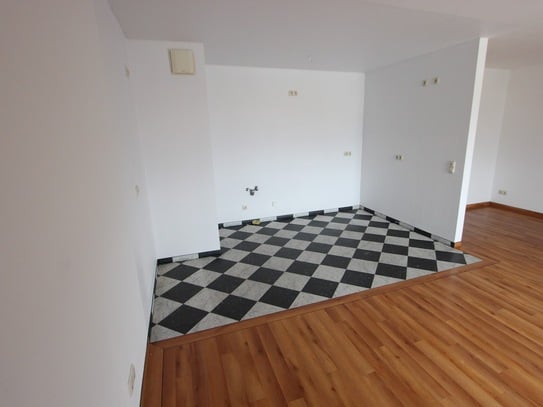 Individuelle 3-Raum-Wohnung im Altbau mit Wanne und Aufzug frei.